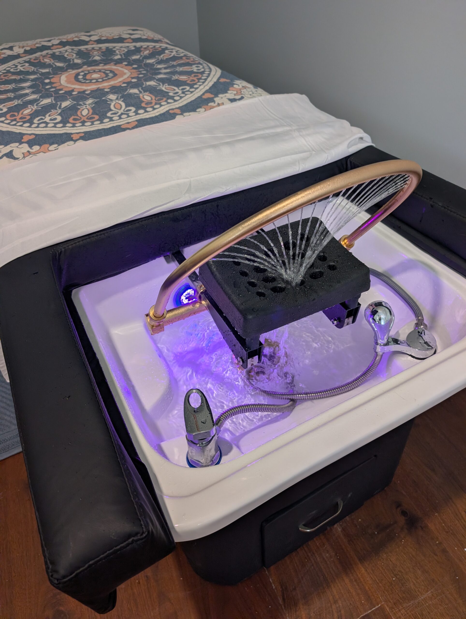 Head spa basin set up for a treatment